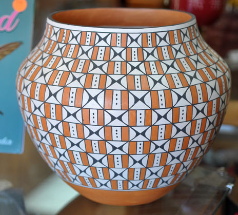 Robert Patricio | Acoma Olla Pot | Penfield Gallery of Indian Arts | Albuquerque, New Mexico